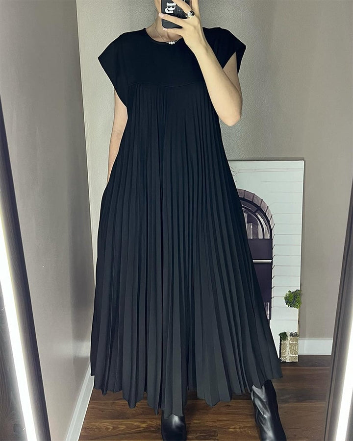 Karencita | Classic Pleated Maxi Dress