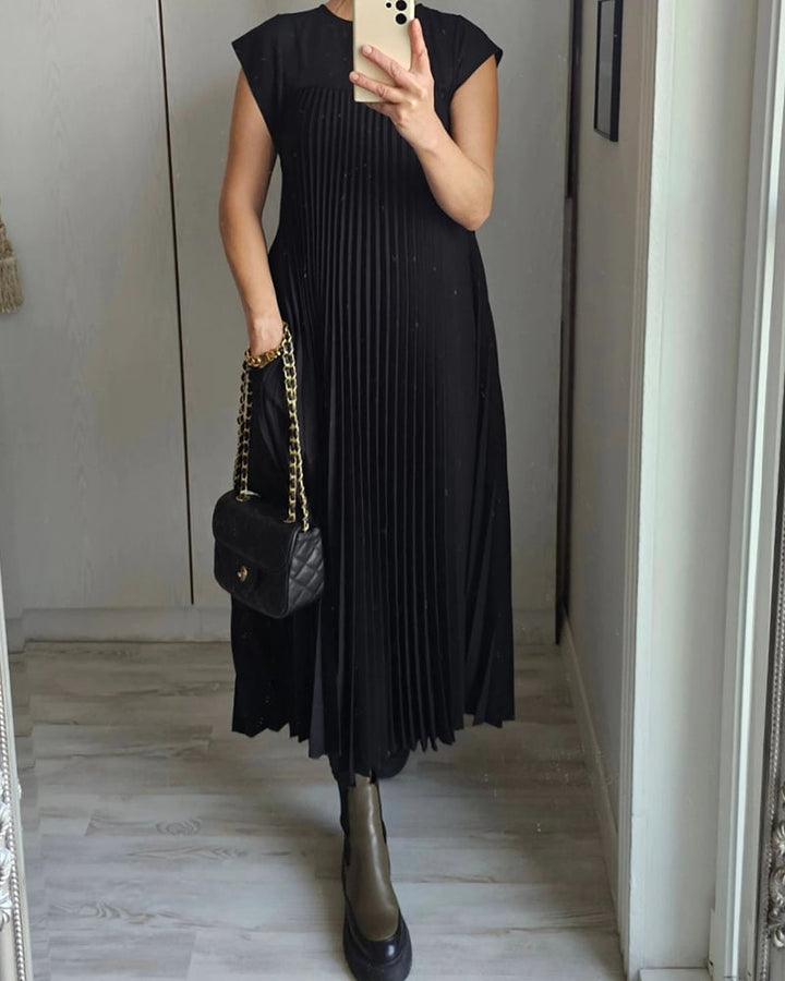 Karencita | Classic Pleated Maxi Dress