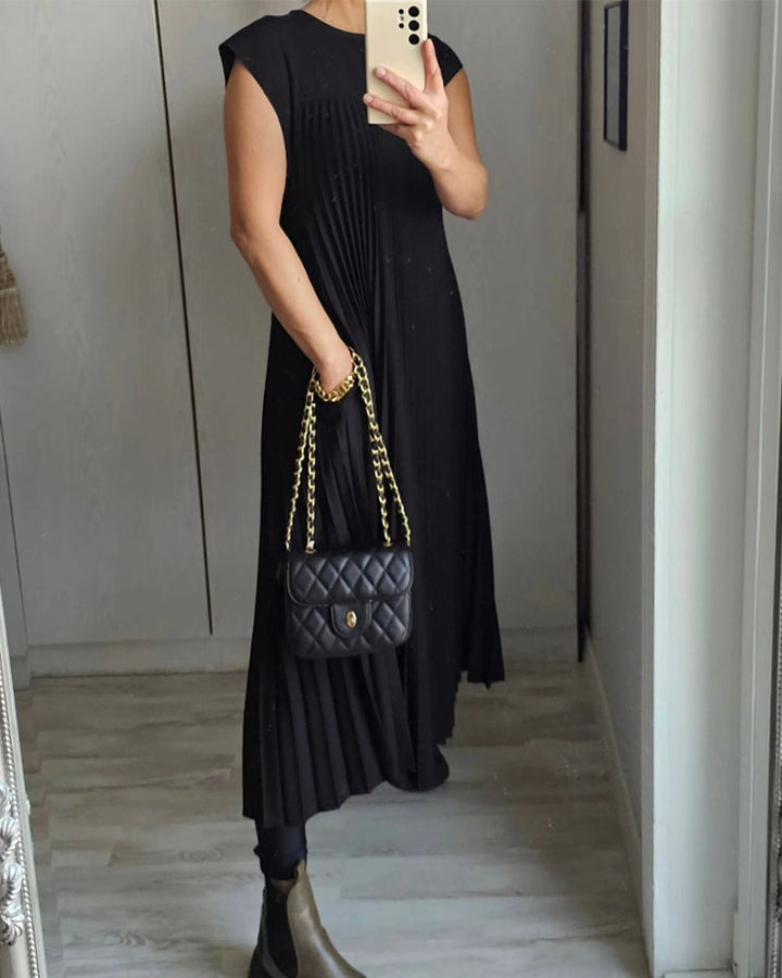 Karencita | Classic Pleated Maxi Dress