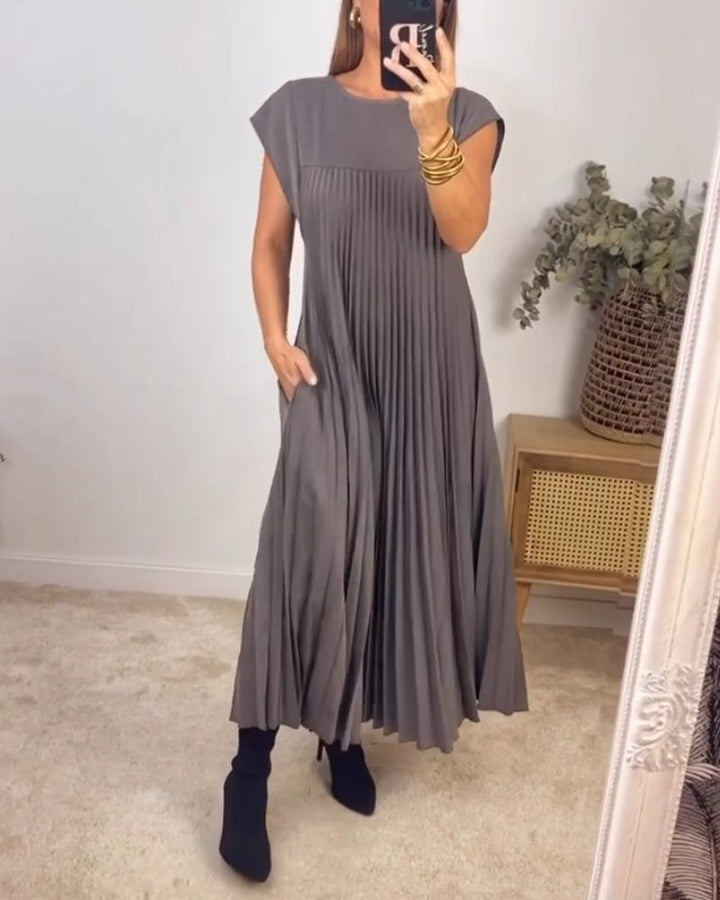 Karencita | Classic Pleated Maxi Dress