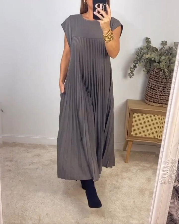 Karencita | Classic Pleated Maxi Dress