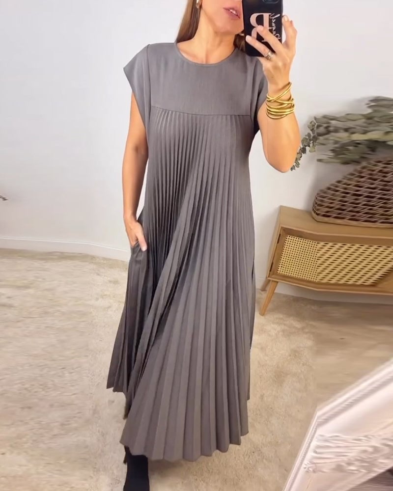Karencita | Classic Pleated Maxi Dress