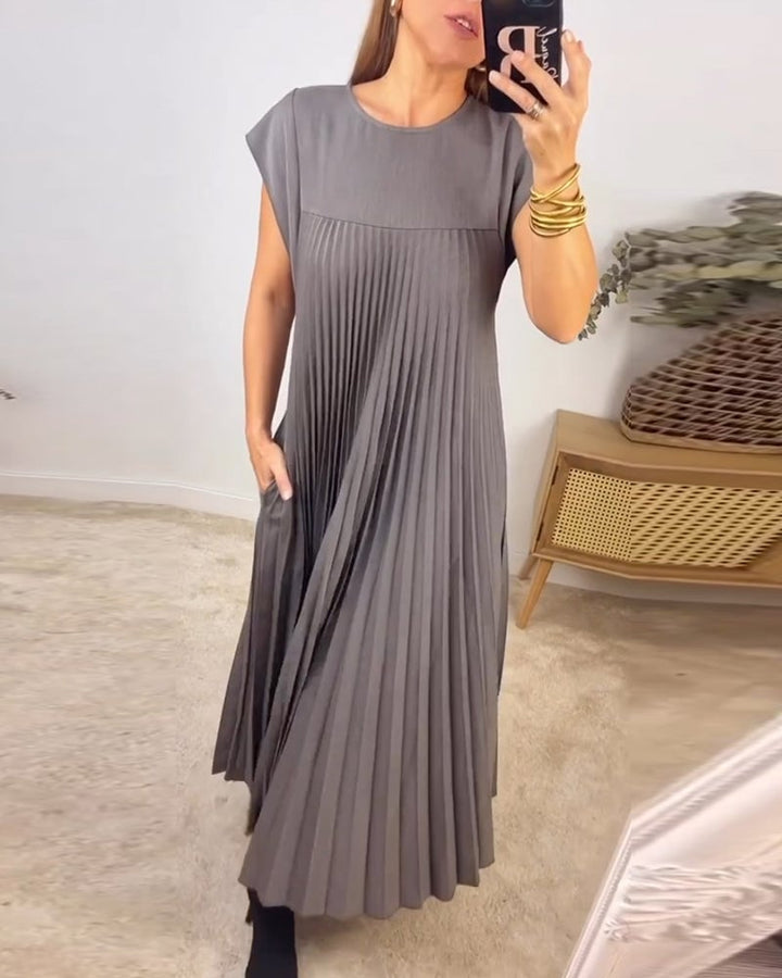 Karencita | Classic Pleated Maxi Dress