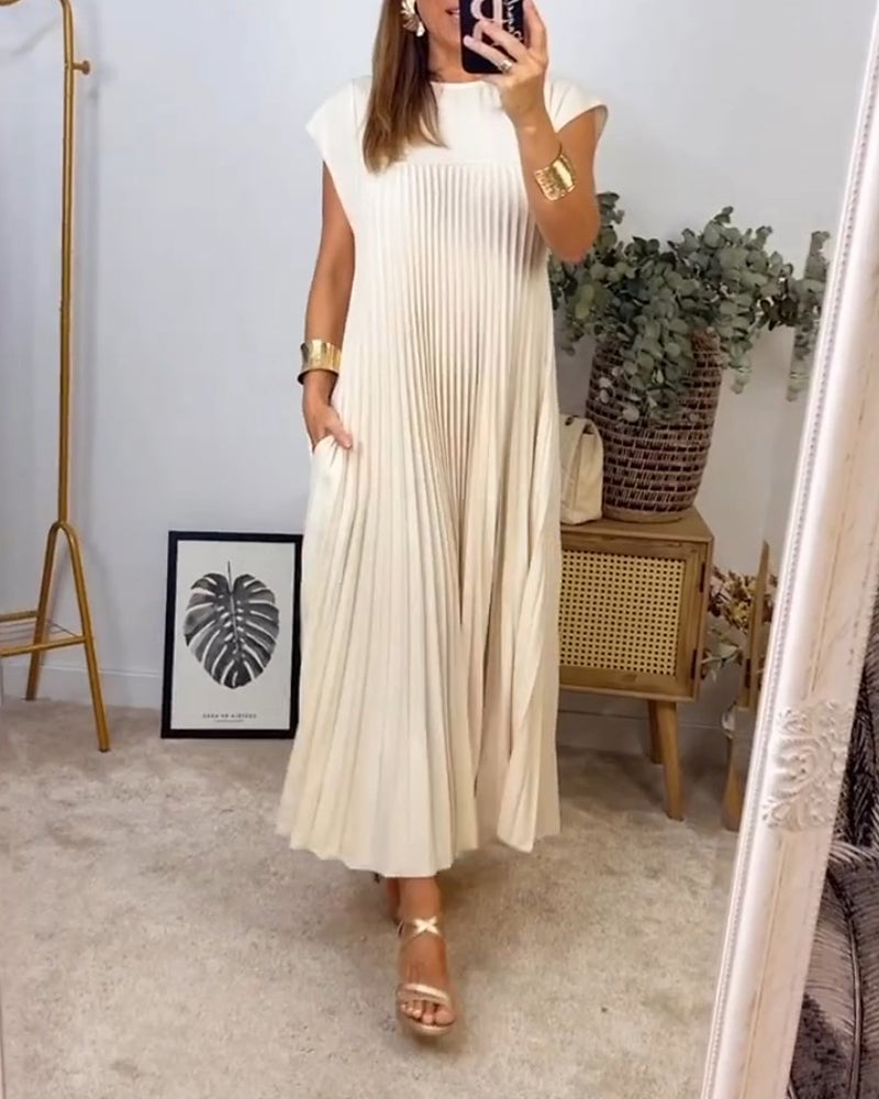 Karencita | Classic Pleated Maxi Dress
