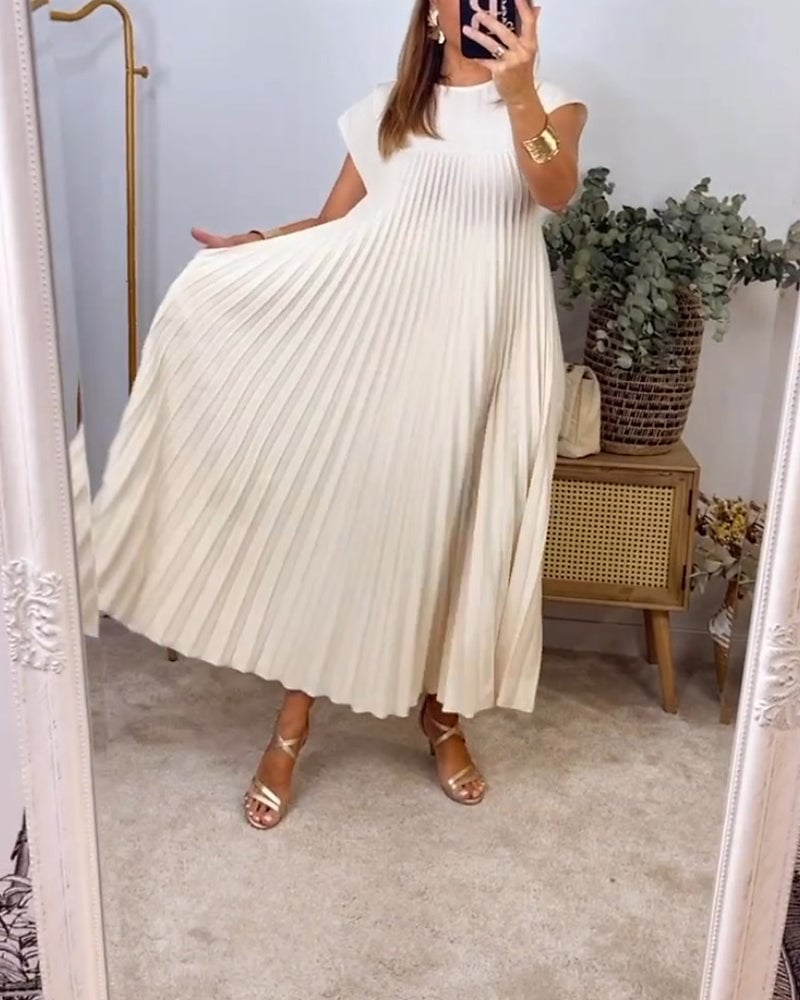 Karencita | Classic Pleated Maxi Dress