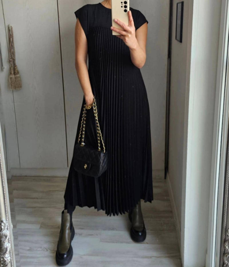Karencita | Classic Pleated Maxi Dress
