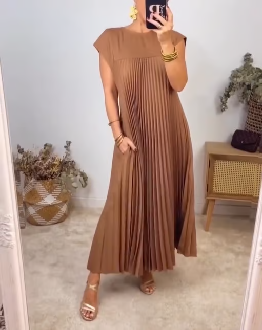 Karencita | Classic Pleated Maxi Dress