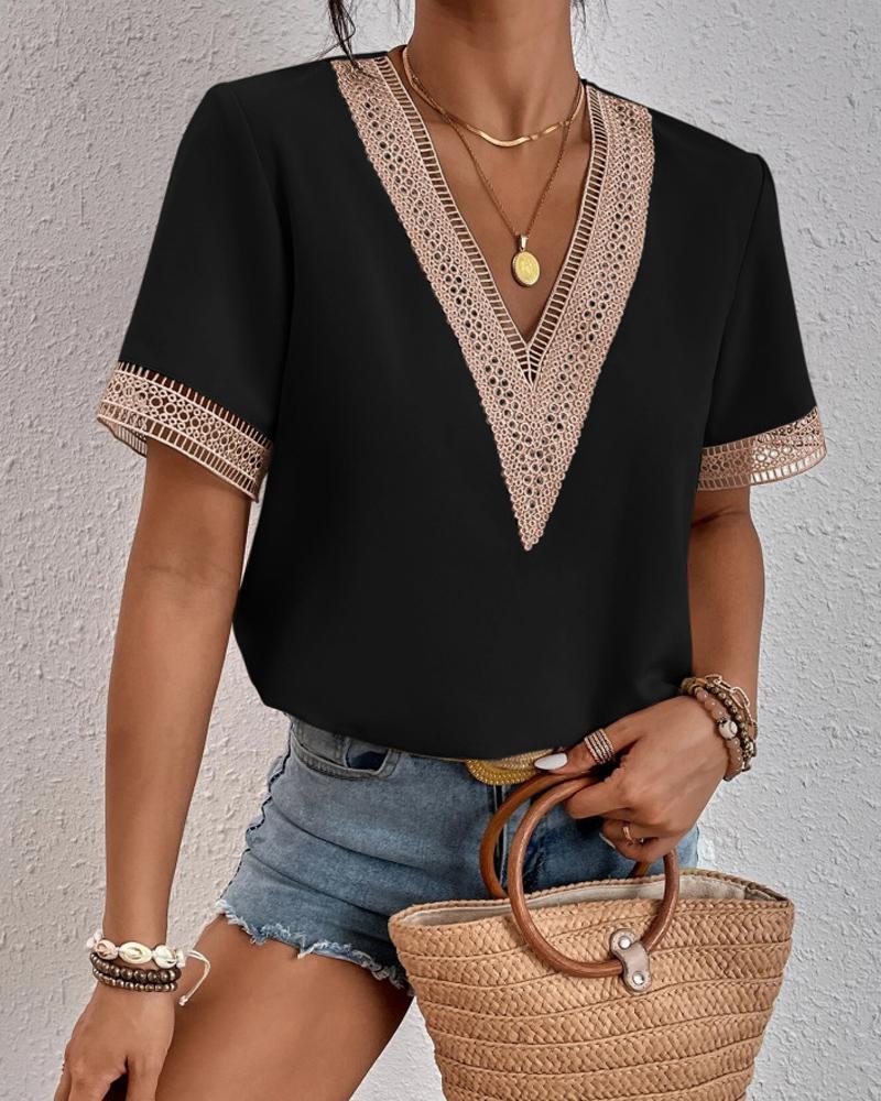 Ruky | Elegant V-Neck Blouse